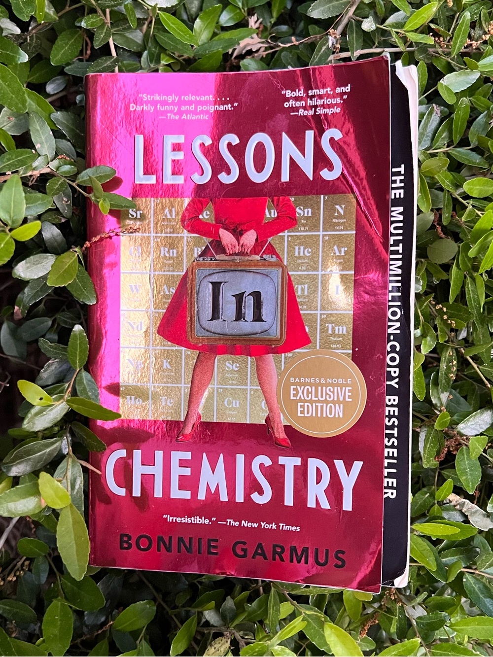 Lessons in Chemistry by Bonnie Garmus - Paperback
